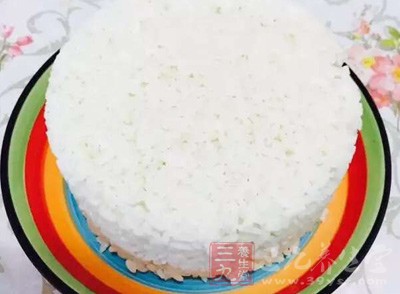 她主张想减肥的爱美女士不要吃大米饭