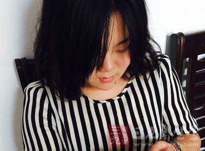 发质好的头发会漂浮着缓缓下沉 发质好的头发会漂浮着缓缓下沉