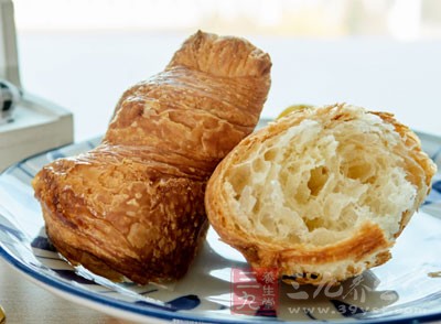 深圳市民27日买的面包生产日期竟是28日 - 民