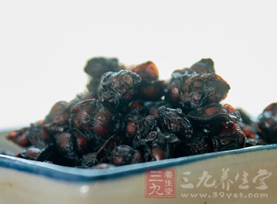 将五味子洗净，水浸半日，煮烂去渣，再熬成饴，兑入蜂蜜收膏