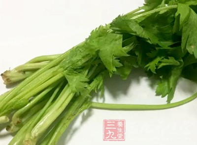 材料：芹菜100克