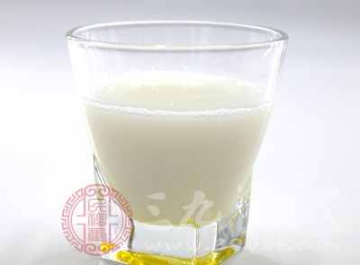 喝牛奶可以美白吗 正确用牛奶美白肌肤的秘籍