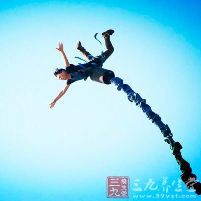 温江国色天香乐园蹦极位于国色天香陆地乐园内
