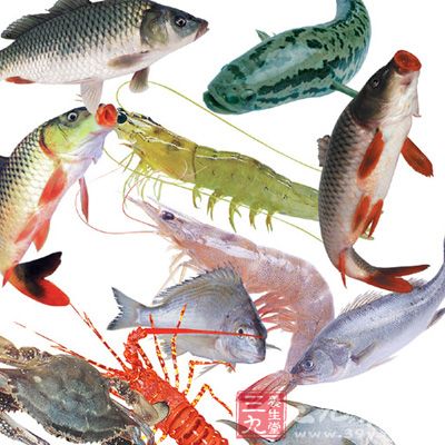 避免食用一切能引起过敏性鼻息肉发作的食物,慎食鱼,虾,蟹类食物