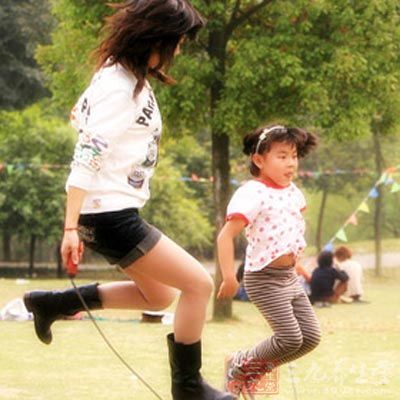 跳绳减肥的正确方法快跳还是慢跳 1424242460745.jpg