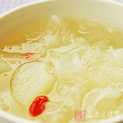 银耳煮梨的功效与作用 1426052075917.jpg