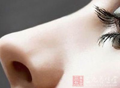 脸上起黑色的凸起 1441095862433.jpg