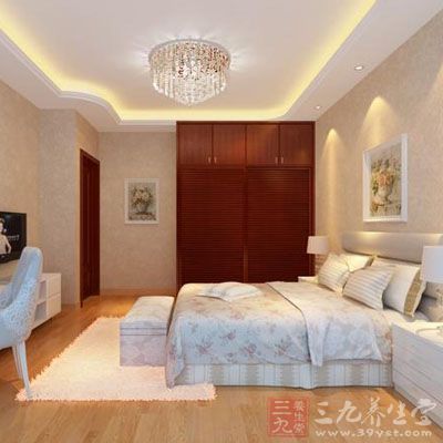 长卧室怎么摆放大衣柜，长卧室怎么摆放大衣柜好看-第3张图片-朋成家居生活_生活家