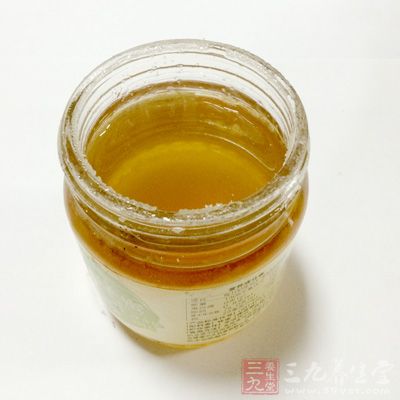 蜂蜜具有化消去腐、润肠通腑的功效