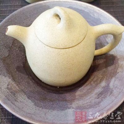 竹叶茶有清热解毒，清除口臭的作用