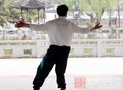 太极拳视频 练太极拳的核心是以腰为主宰