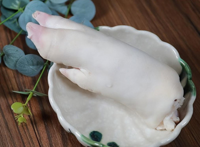 豬蹄湯、排骨湯等富含膠原蛋白的湯品，能促進乳汁分泌，使皮膚更加有彈性