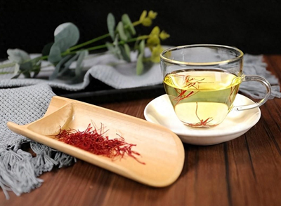 藏紅花泡水，講究的是“少而精”，可不是“多多益善”