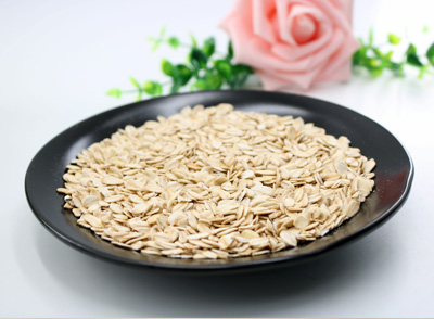 燕麥富含膳食纖維，能促進腸道蠕動，緩解孕期常見的便秘問題