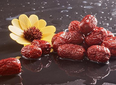 “日食三棗，長生不老”，紅棗的營養(yǎng)價值極高，尤其適合經(jīng)期食用