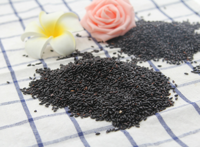 如果腎病患者大量食用黑米，會增加腎臟負(fù)擔(dān)，導(dǎo)致體內(nèi)蛋白質(zhì)和鉀元素堆積，加重腎臟損傷，甚至引發(fā)高鉀血癥等并發(fā)癥