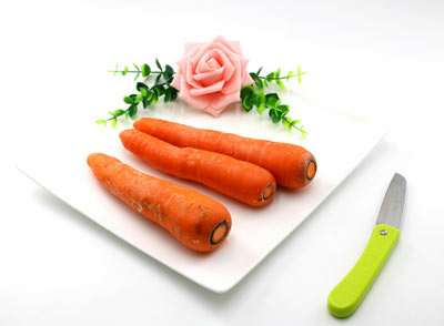 西蘭花、胡蘿卜、黃瓜等蔬菜，營(yíng)養(yǎng)豐富，可涼拌、清炒或水煮后吃