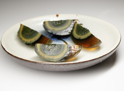 即使是無(wú)鉛皮蛋，也不宜過(guò)量食用，建議每周食用不超過(guò)3-4個(gè)