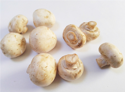 蘑菇、香菇等菌類食物，含有較多的異性蛋白，容易引發(fā)過(guò)敏反應(yīng)