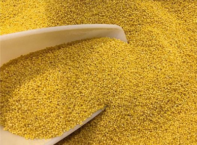 雜糧粥由多種谷物和豆類熬制而成，如小米、紅豆、綠豆、薏米等
