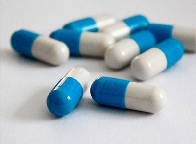 正在服用抗凝血藥物(如阿司匹林、華法林等)的人，若同時食用銀杏葉，藥物與銀杏葉的作用疊加，會顯著增加出血風險，嚴重時可能危及生命