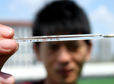 輕癥中暑者的癥狀較先兆中暑更為明顯，體溫往往超過38℃