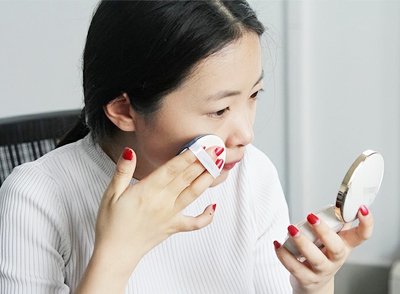 有些人出門前雖然涂了防曬霜，但涂抹量不足或沒有及時(shí)補(bǔ)涂，也無法起到有效的防護(hù)作用