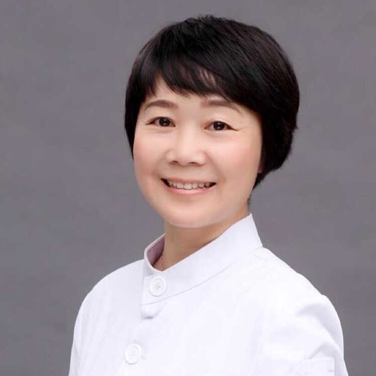 陈凤英 