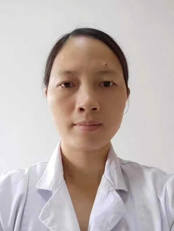 何柳芳 