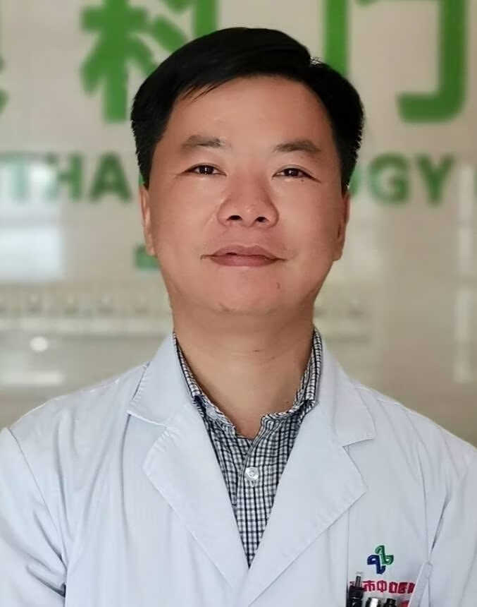 黄楚良 
