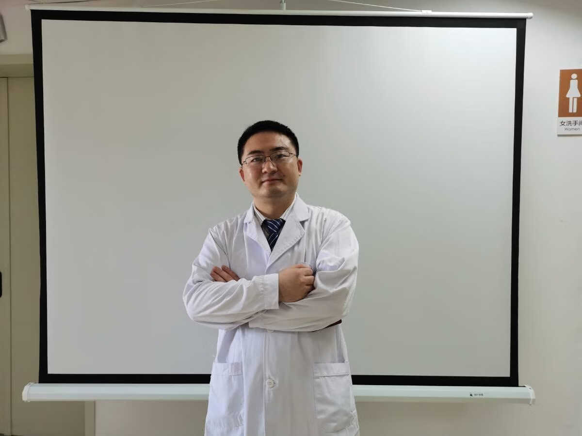 周玮琰 