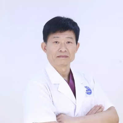 周磊 