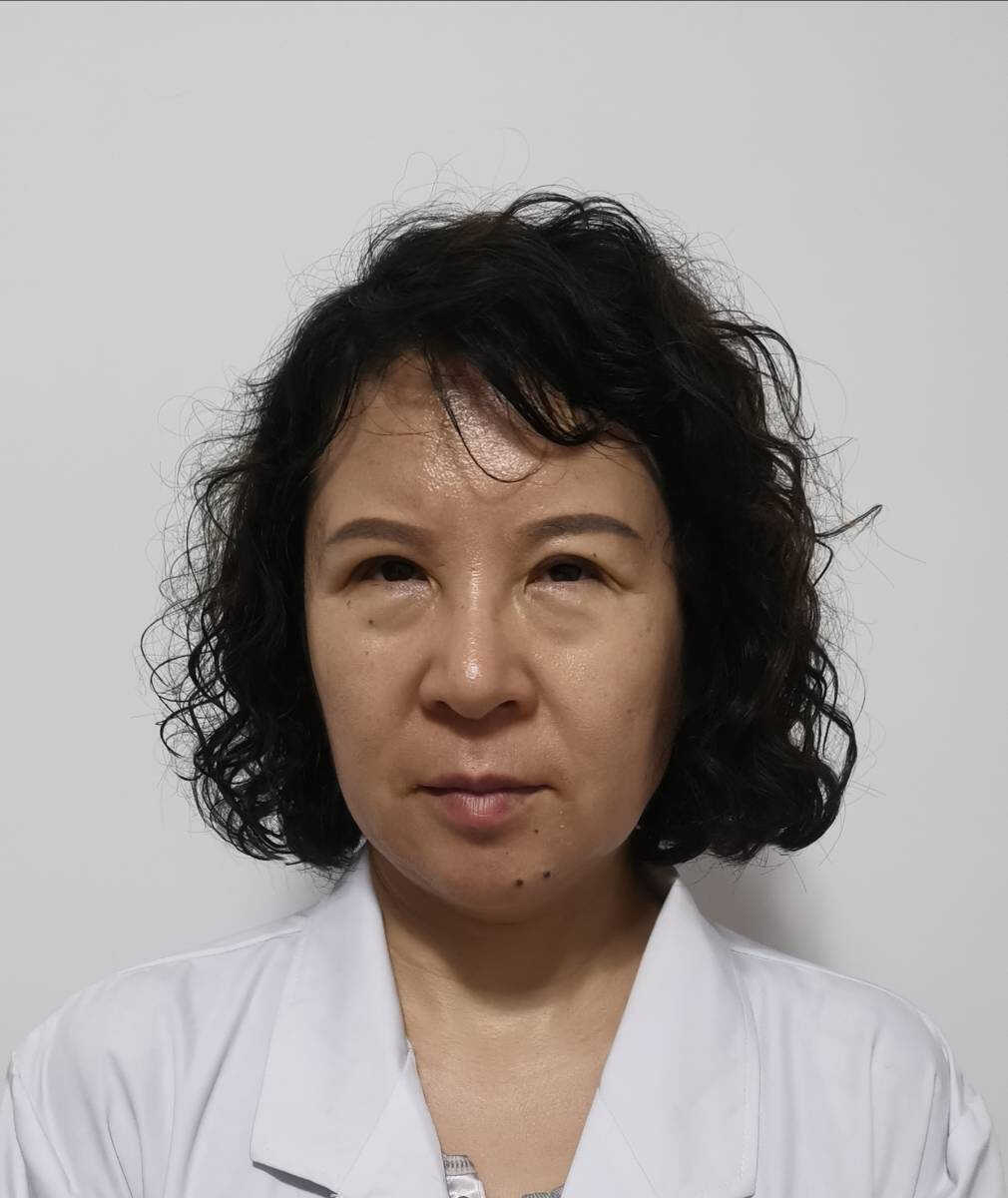 张莉 