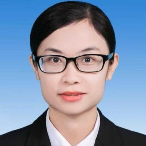 何绮云 