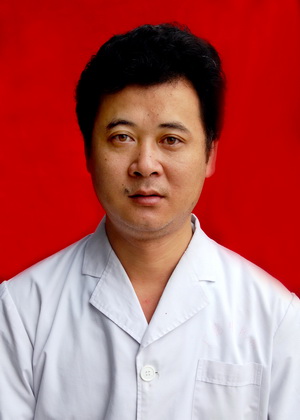 卢庆平 