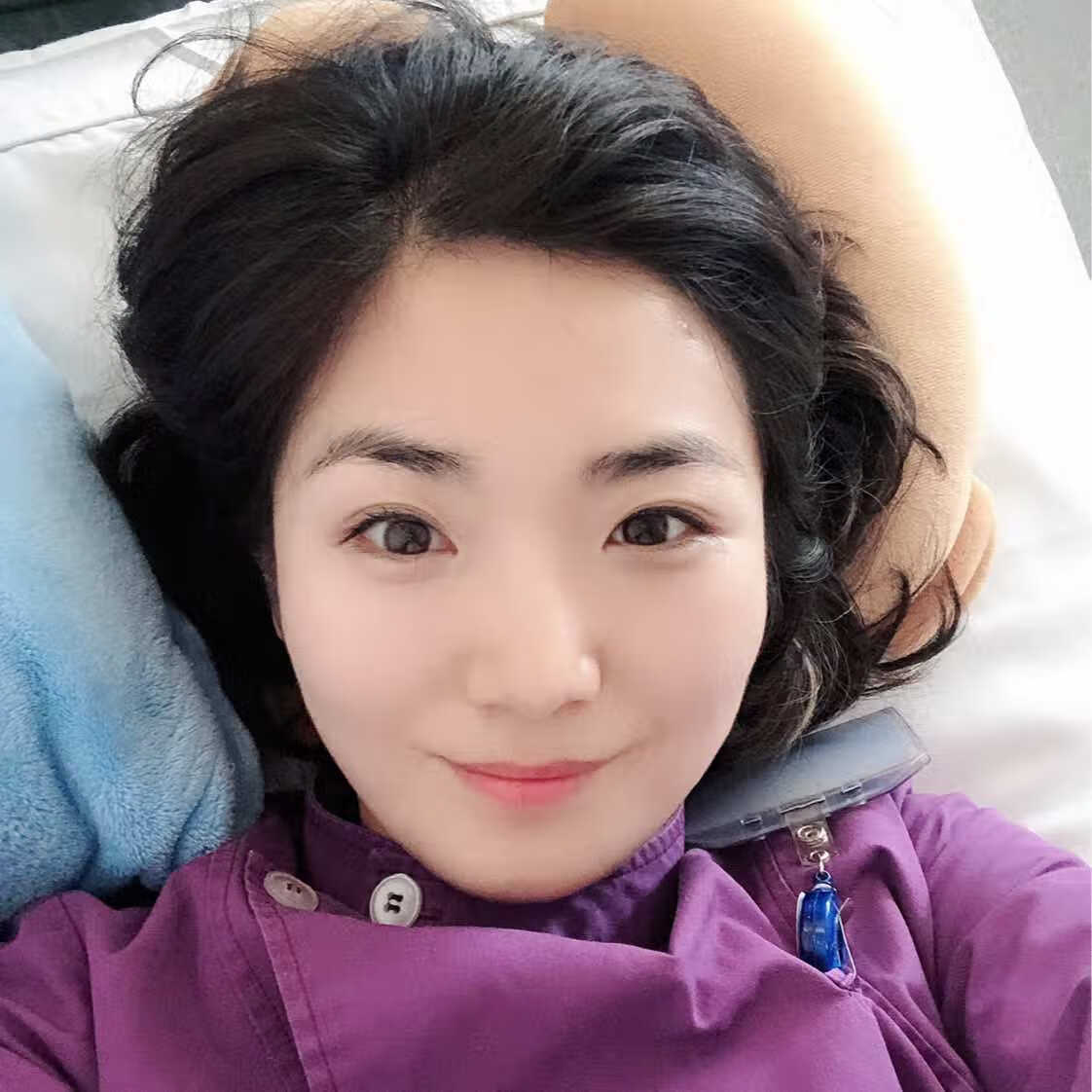 王芳 