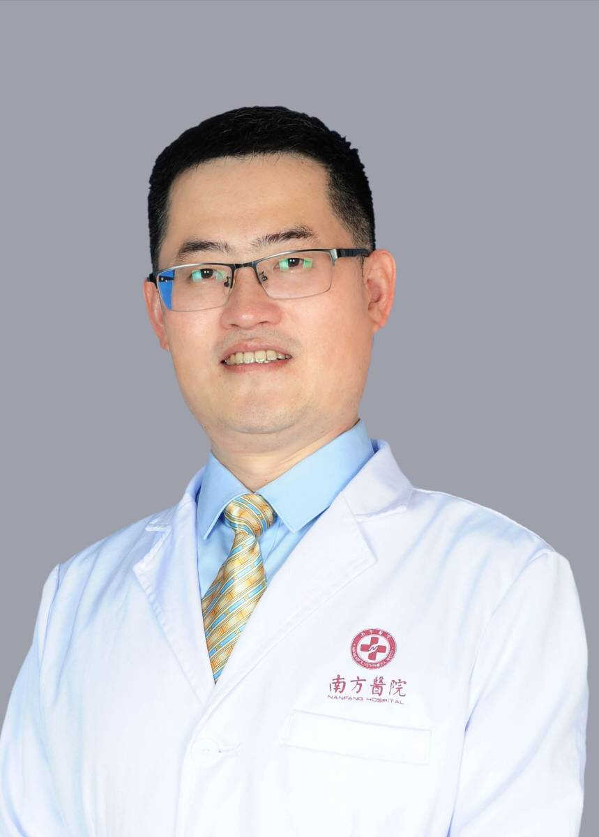 张明君 