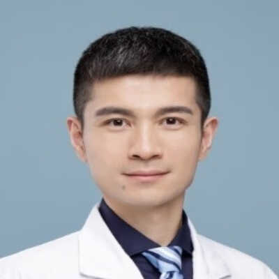 马明明 