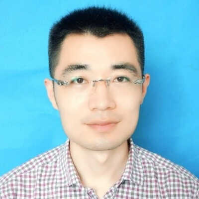 李佩 