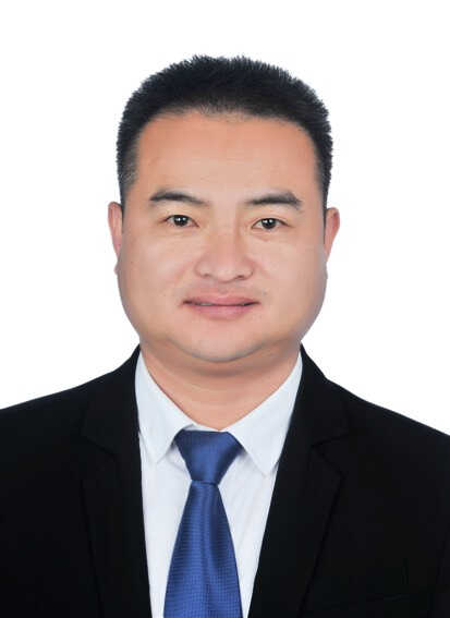 黄永战 