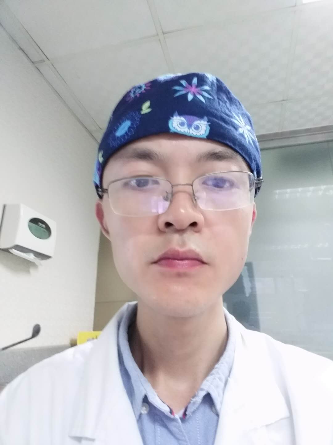 龙欣 