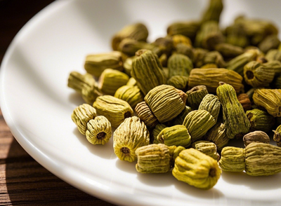 濕邪困脾者在濕氣未祛除之前，不宜食用鐵皮楓斗