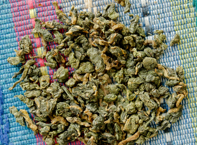 桑葉含DNJ(1-脫氧野尻霉素)，能抑制糖分吸收，適合餐后血糖偏高者