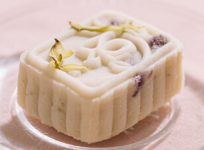 石斛糕點不僅口感獨特，而且富含石斛的營養(yǎng)成分，具有滋陰養(yǎng)顏的功效