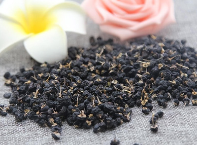 黑枸杞中的花青素等營養(yǎng)成分對(duì)溫度較為敏感，高溫容易使其結(jié)構(gòu)被破壞，從而降低營養(yǎng)價(jià)值