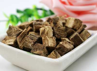 長(zhǎng)期服用葛根可能會(huì)加重病情，導(dǎo)致肝功能指標(biāo)異常，出現(xiàn)轉(zhuǎn)氨酶升高等情況
