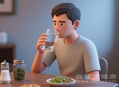 別等口渴才喝水，少量多次更科學(xué)