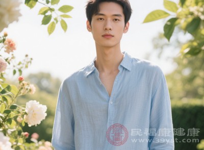 與普通衣服相比，它的吸汗量更大，能在短時間內(nèi)吸收大量汗液，避免汗液在皮膚表面堆積形成黏膩感