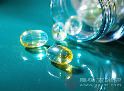 如果需要同時(shí)服用維生素E和其他藥物，要注意兩者之間的相互作用以及服用時(shí)間間隔
