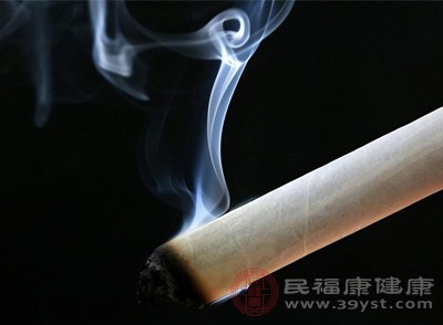 艾草燃燒時(shí)，其揮發(fā)油等有效成分會(huì)隨著煙霧揮發(fā)出來(lái)，滲透到人體皮膚和穴位中